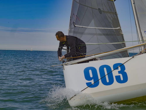 photo drone Thibault devant le bateau